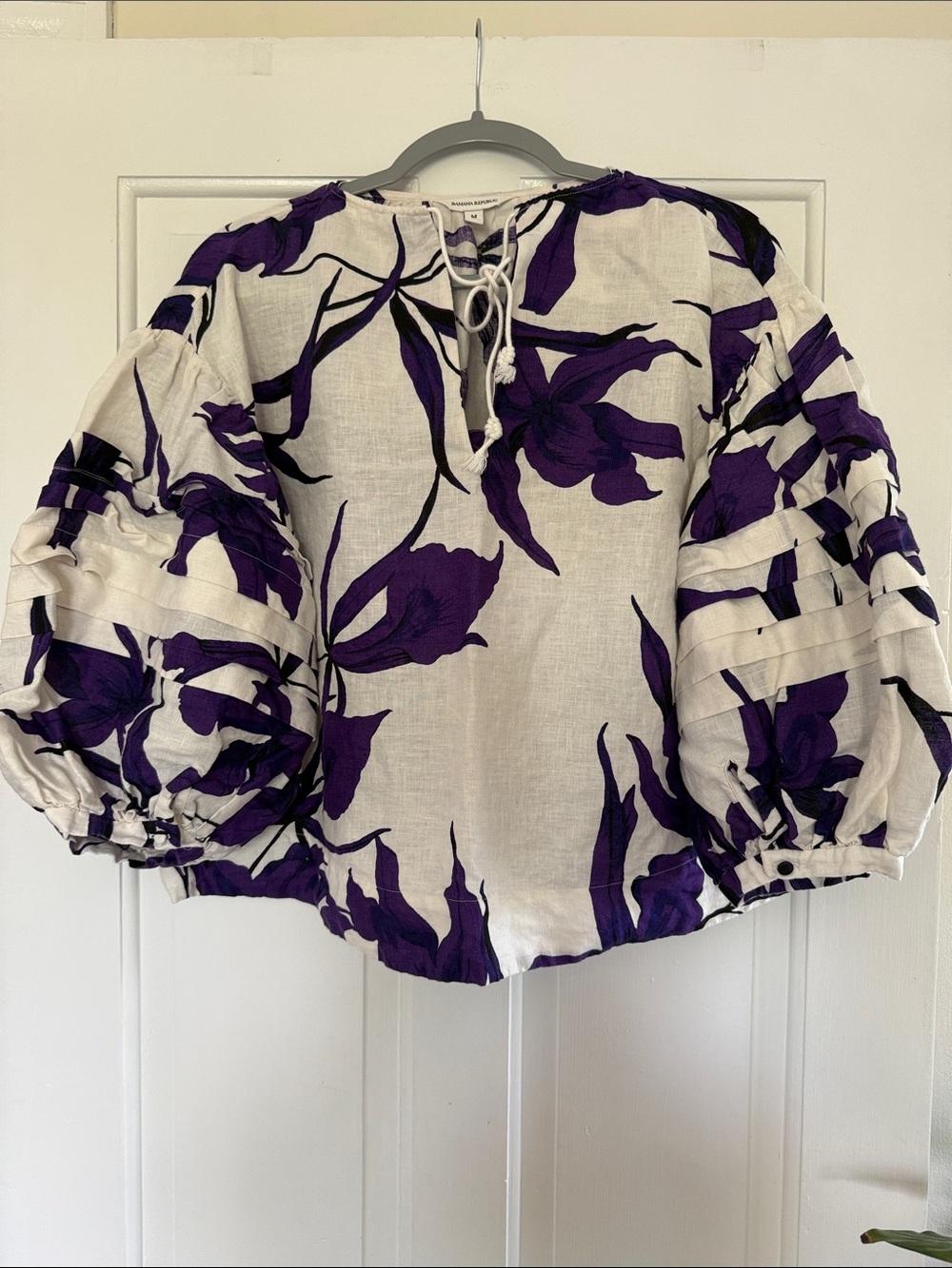Banana Republic 100% Linen Blouse White with Purple Floral Print Size M
